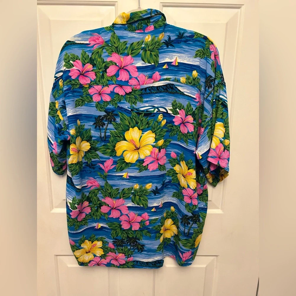 Rum Jungle Hawaiian Shirt. Made in Indonesia. Hibiscus flower/ocean print. XL